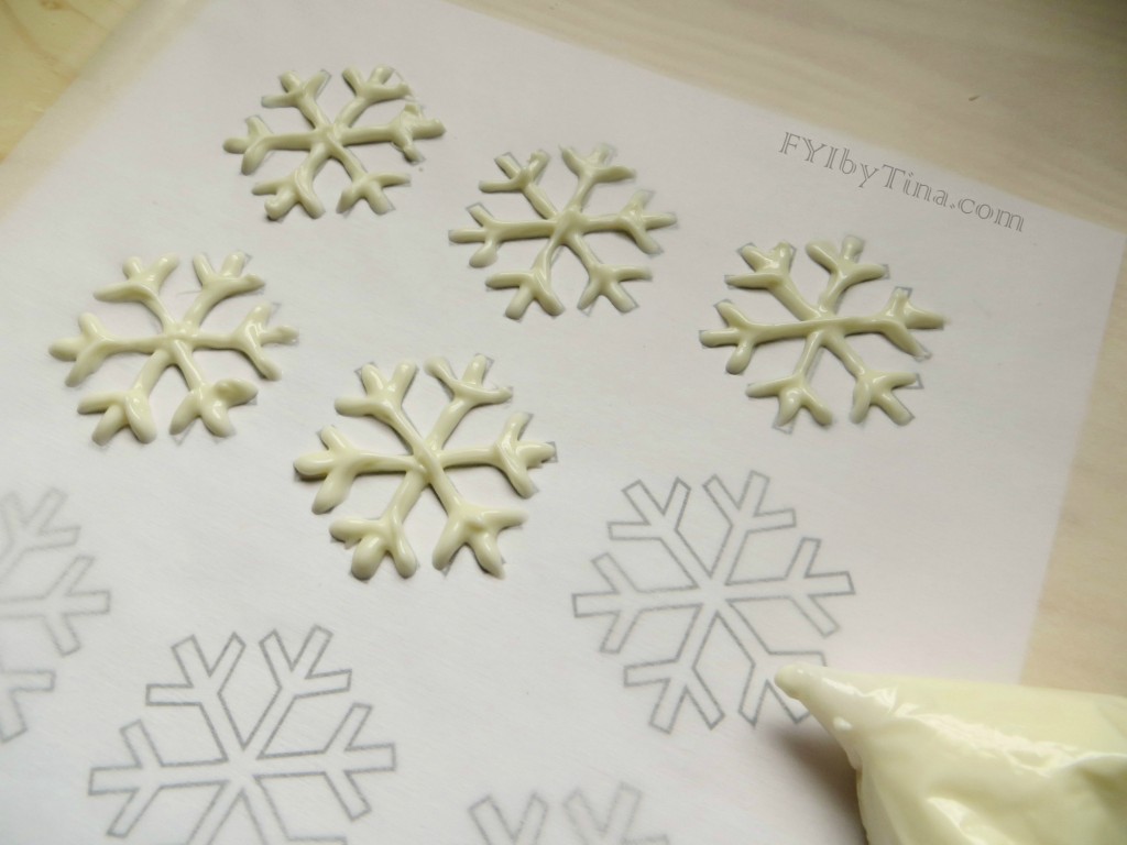 Snowflake Cupcakes Recipe with Printable Snowflake Stencil Template
