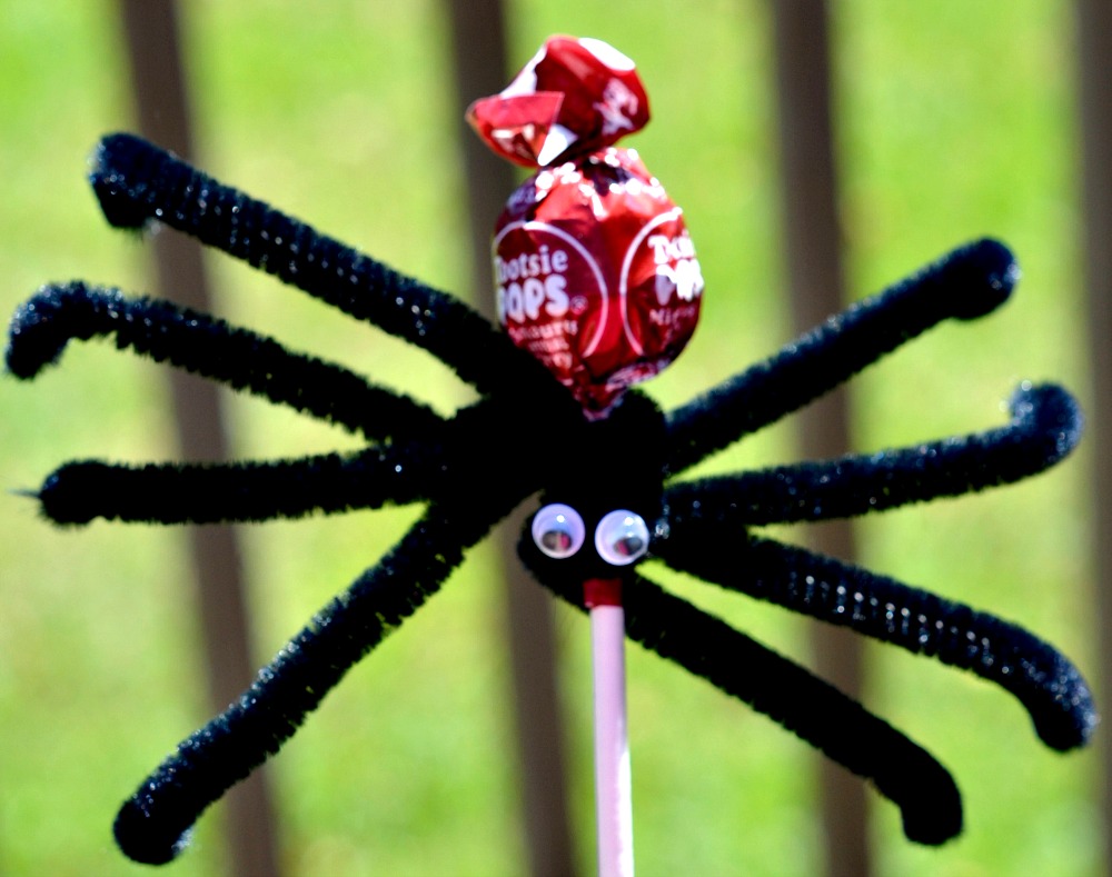 halloween-lollipop-spiders-craft-6